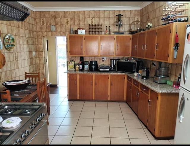 4 BEDROOM HOUSE FOR SALE IN ELDORAIGNE